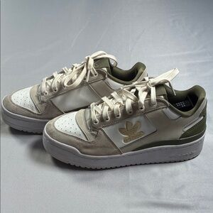 Adidas Olive and Cream Sneakers Women's Forum Bonega. Size 9